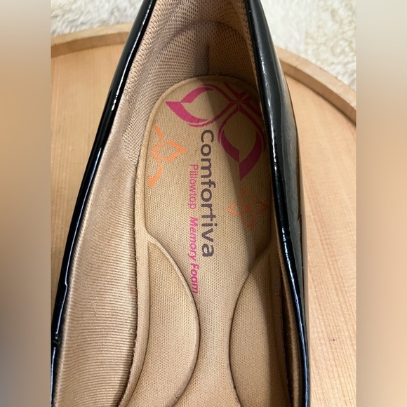 EUC Comfortiva Amora Black Patent Leather Heels Pumps Shiny Glossy Size 6W - Picture 4 of 9